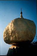黄金の岩の仏塔