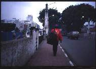 �}�b�N�̃W�����p�[�𒅂��j